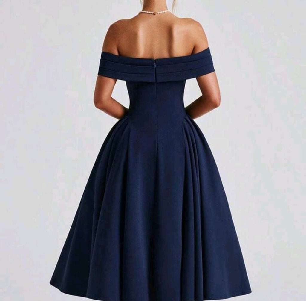 Vestido midi azul marino straple corte A
