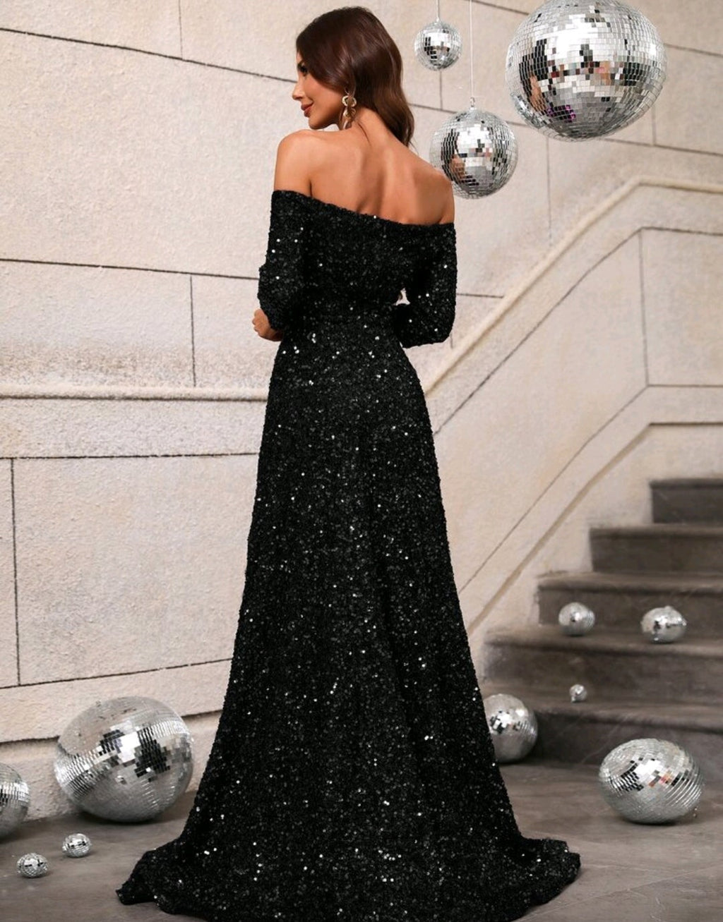 Vestido negro lentejuelas corte A manga caída