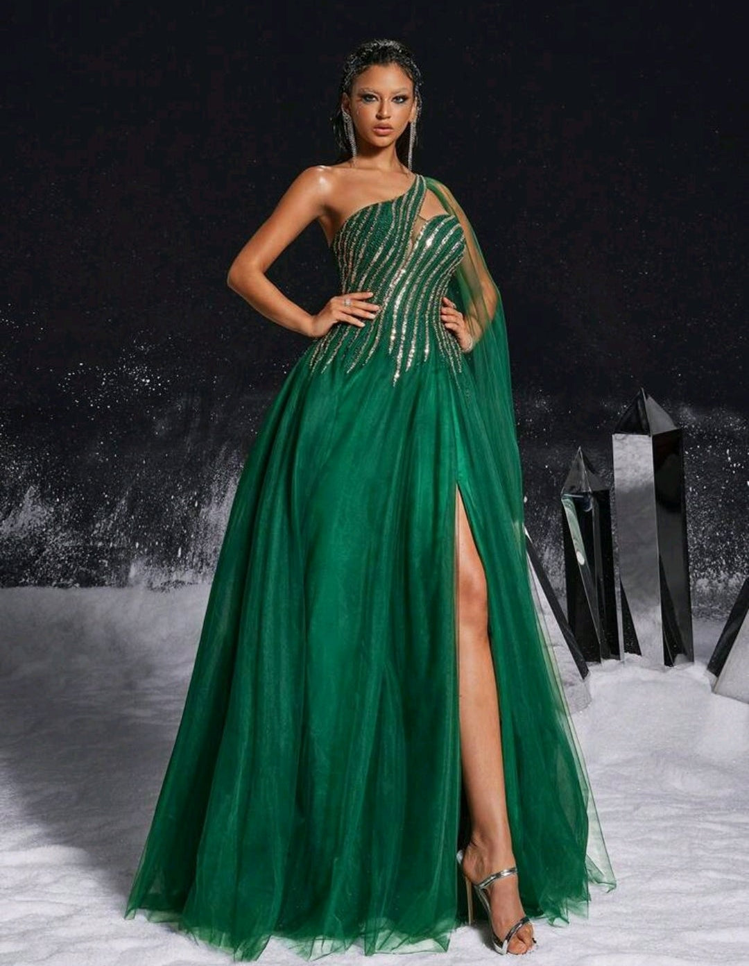 Vestido Odile verde esmeralda con dorado una manga