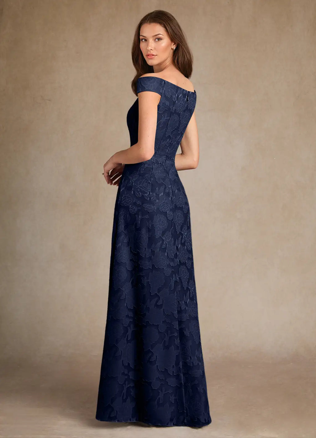 Vestido azul marino con estampado floral