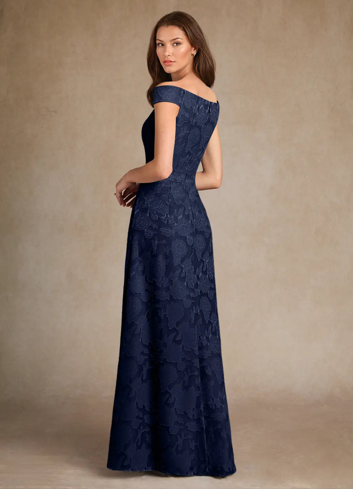 Vestido azul marino con estampado floral