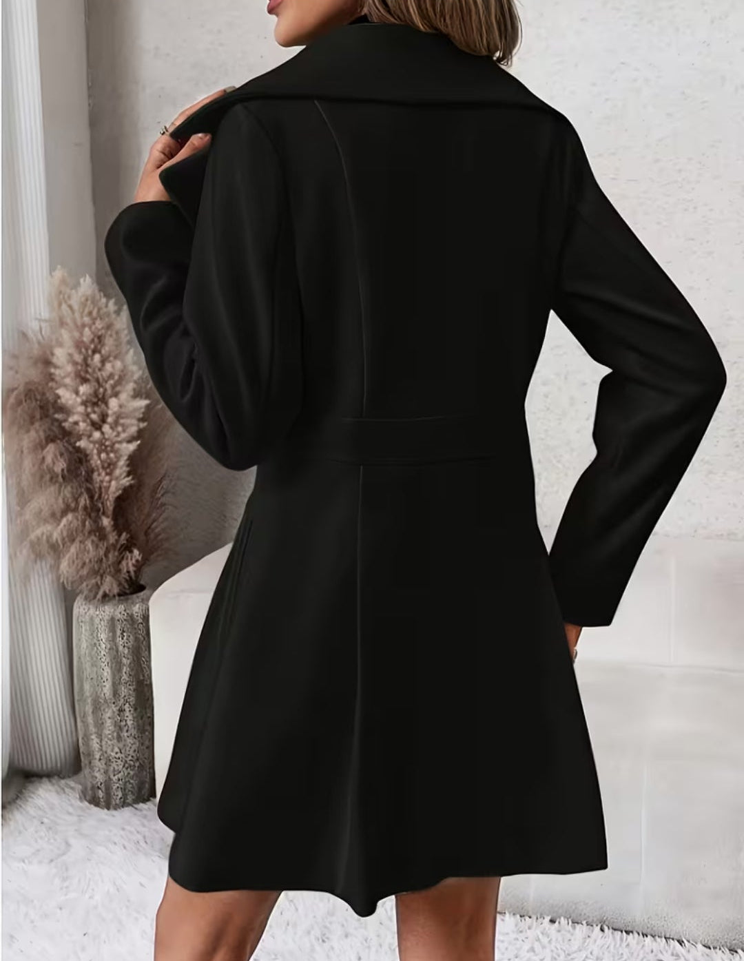 Cardigan negro con botones blanco y dorado