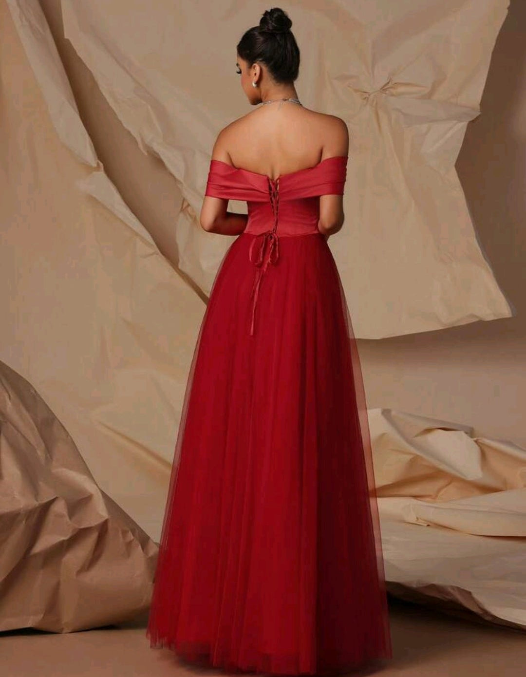 Vestido rojo manca caída corte A falta tul