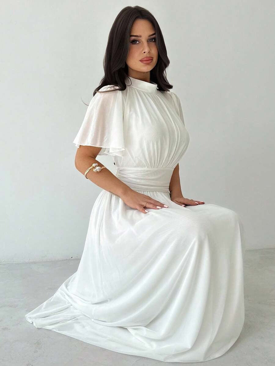 Vestido blanco manga corta con cuello alto corte A