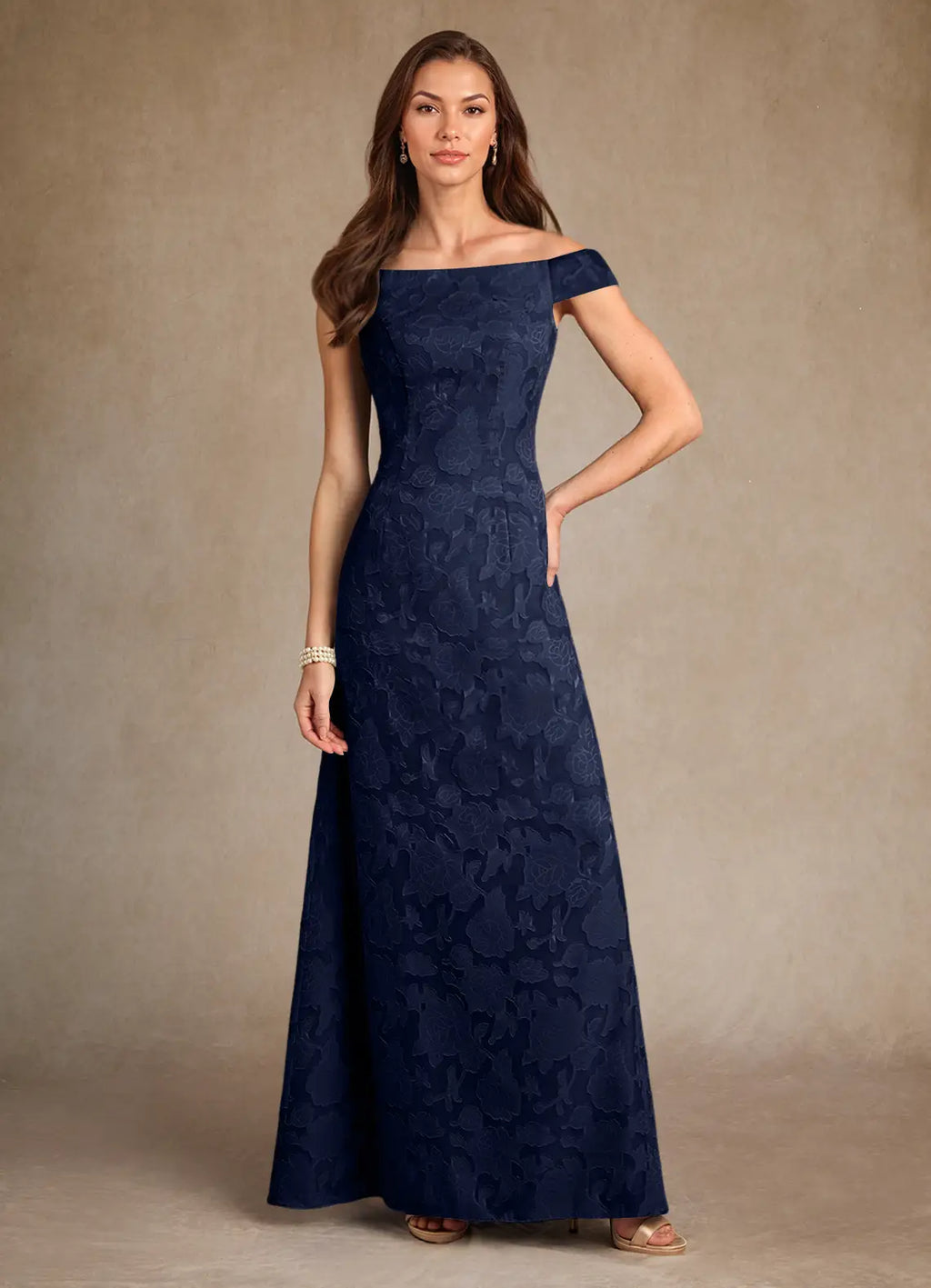Vestido azul marino con estampado floral
