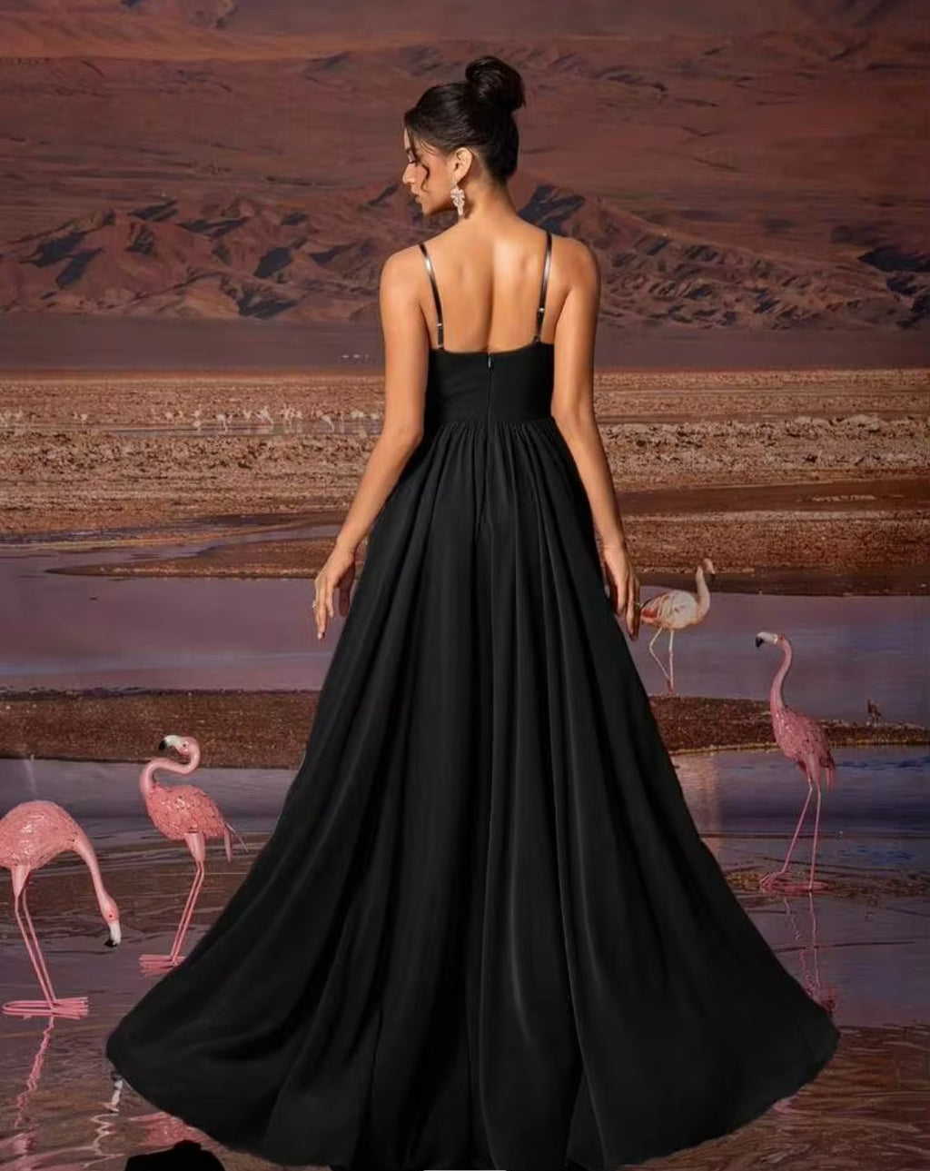 Vestido negro tirante delgado corte A
