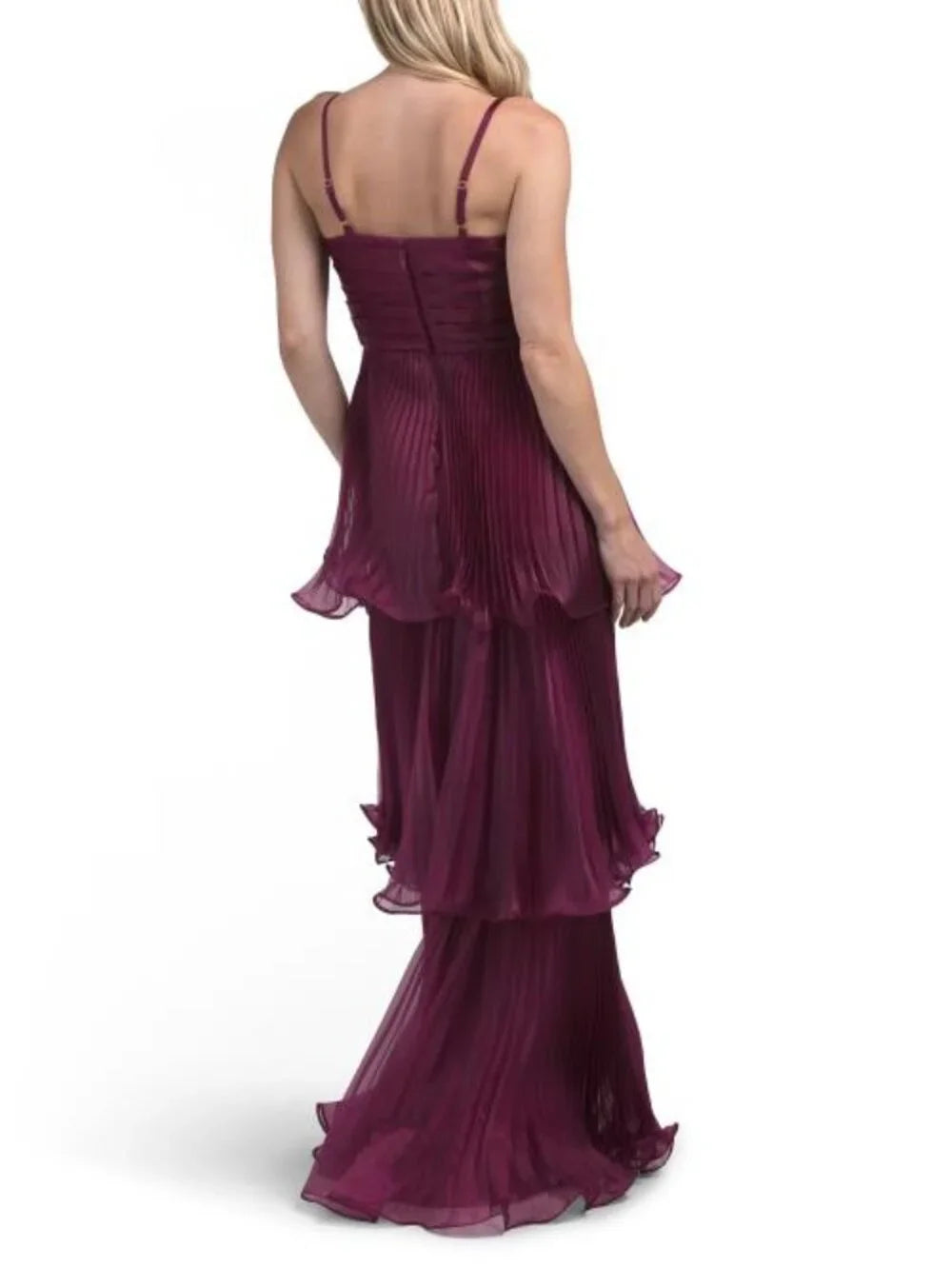 Vestido color eggplant pliasado falda capas tirante delgado brillo sutil