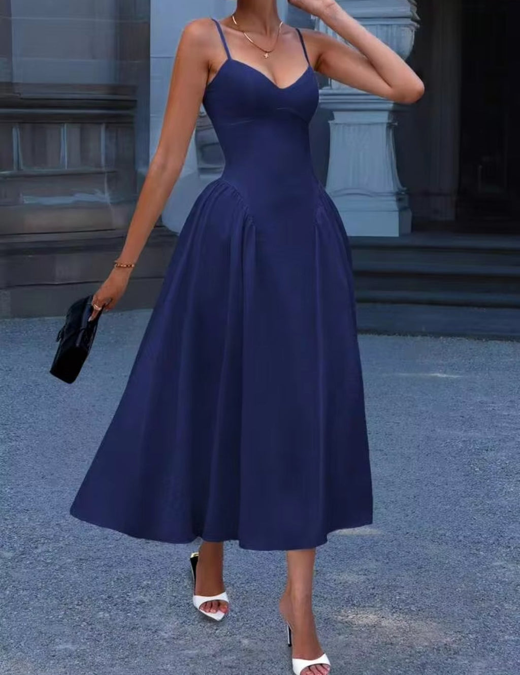 Vestido azul marino con escote pronunciado corsé ajustable midi