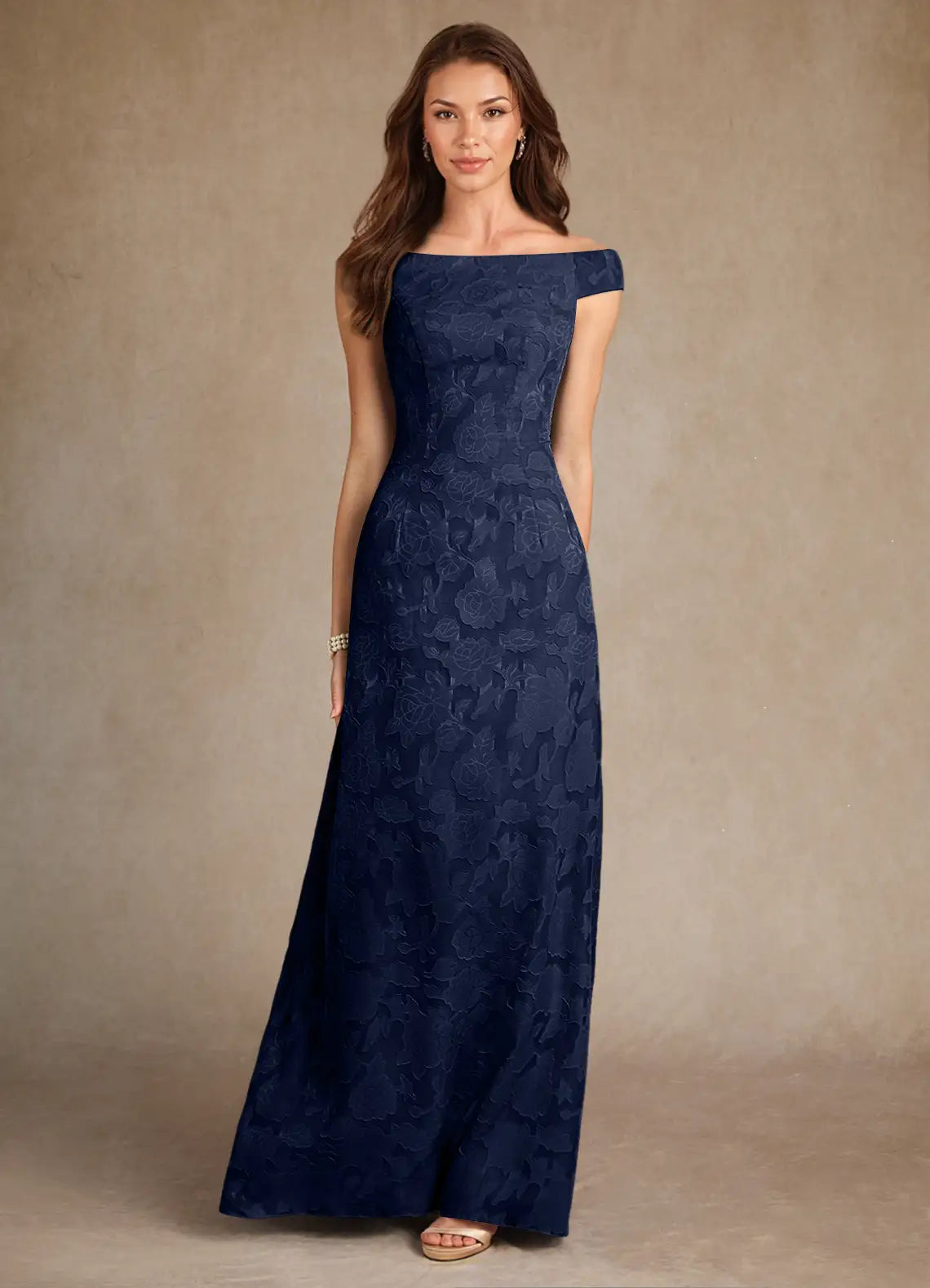Vestido azul marino con estampado floral