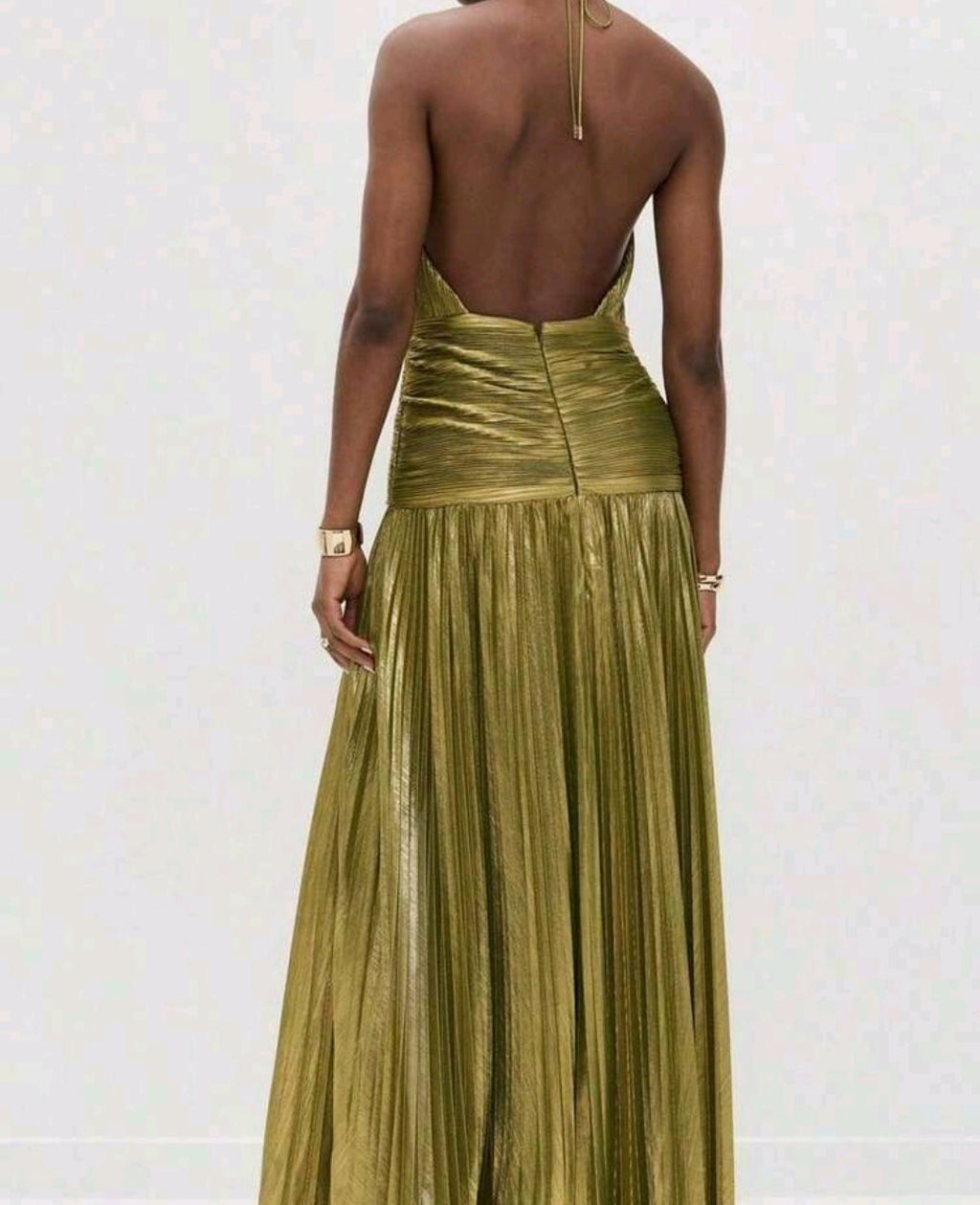 Vestido oliva metálico espalda abierta con abertura lateral