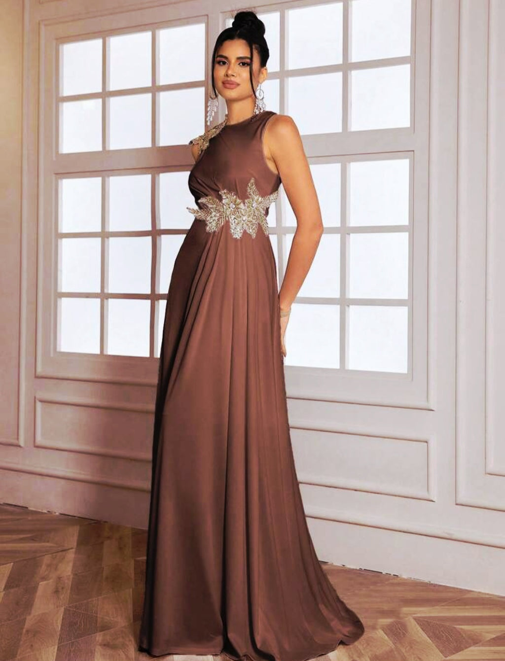 Vestido café flores dorados con abertura