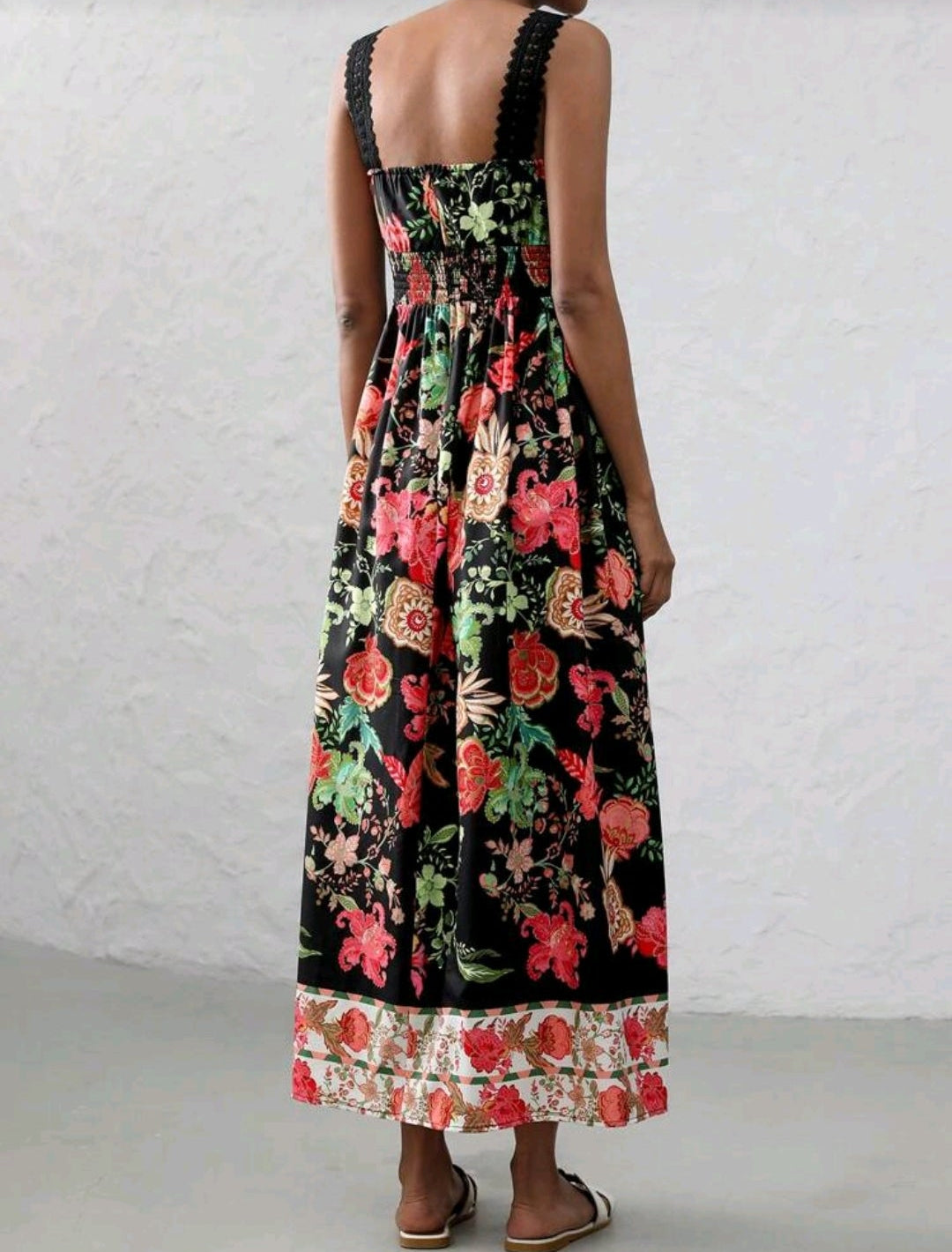 Vestido casual negro floral