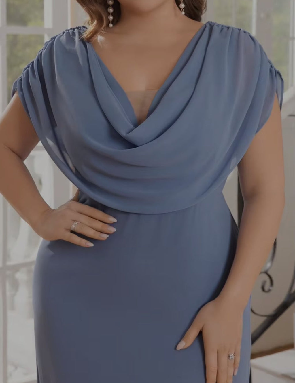 Vestido dusty blue manga capa corte recto
