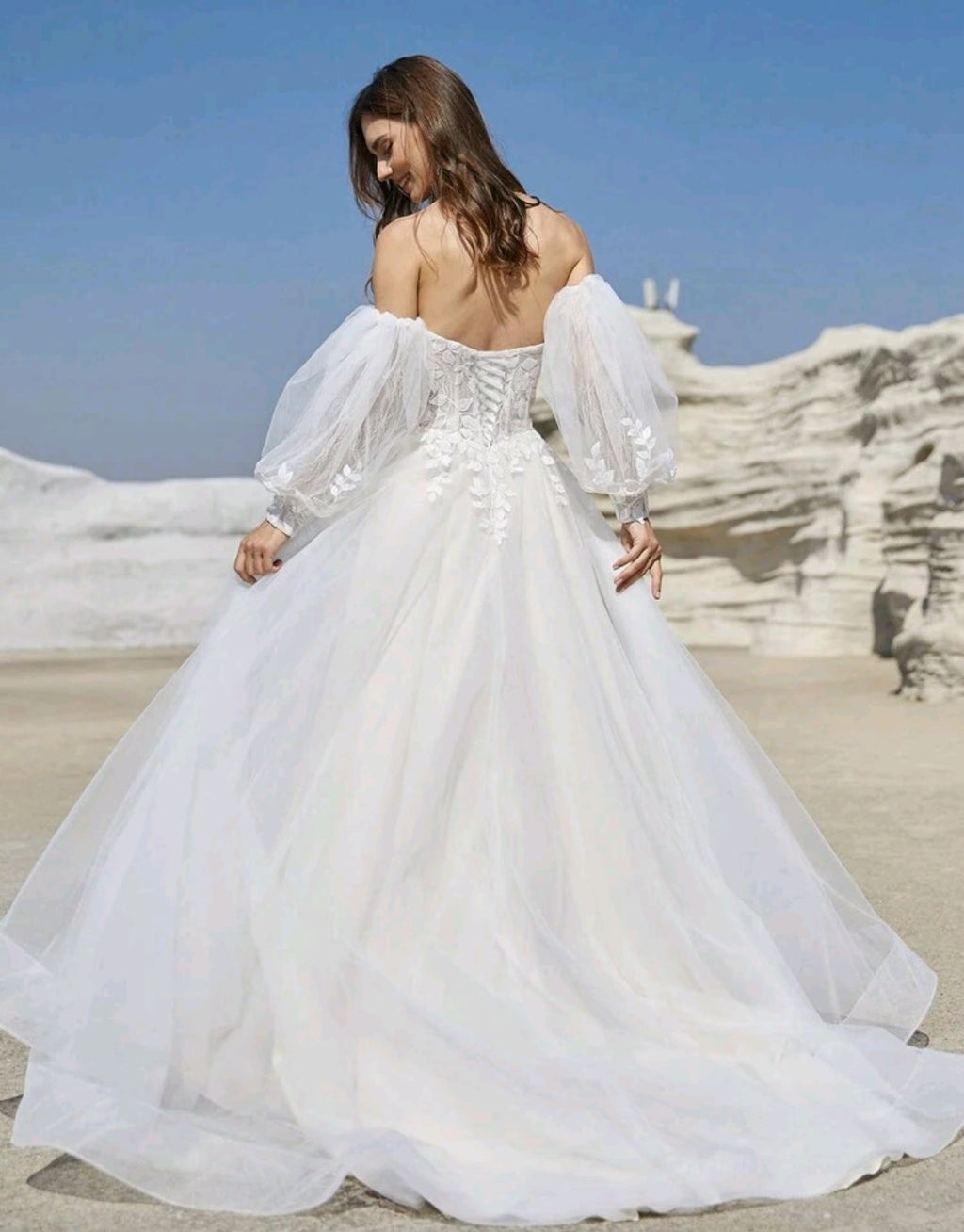 Vestido de Novia "Ethereal Romance" – Corset de Encaje y Mangas Bishop