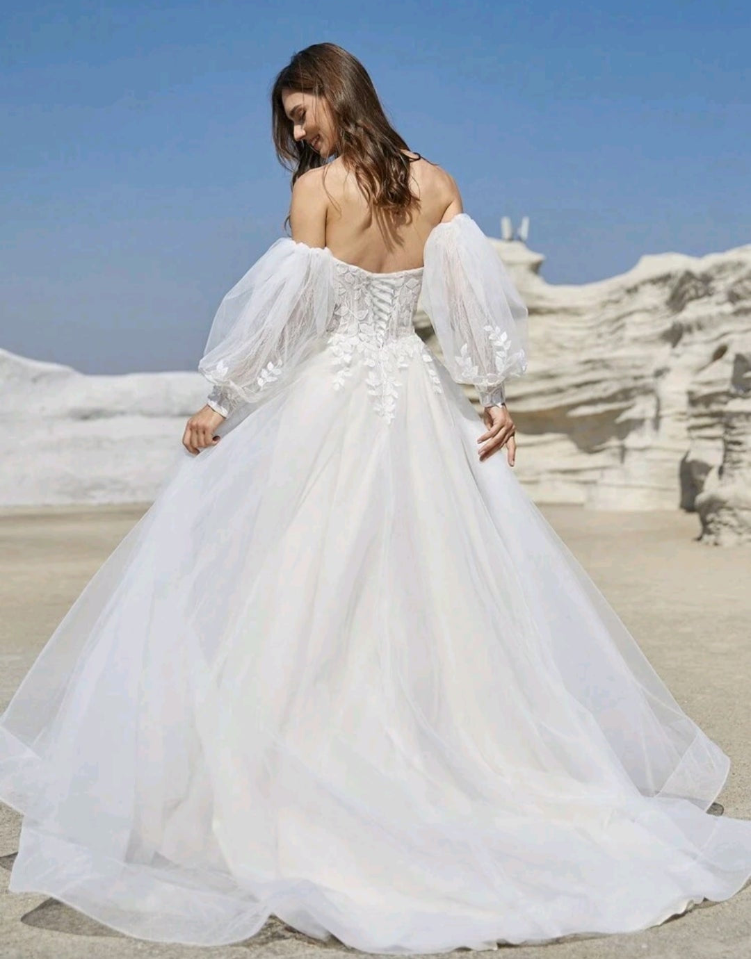 Vestido de Novia "Ethereal Romance" – Corset de Encaje y Mangas Bishop