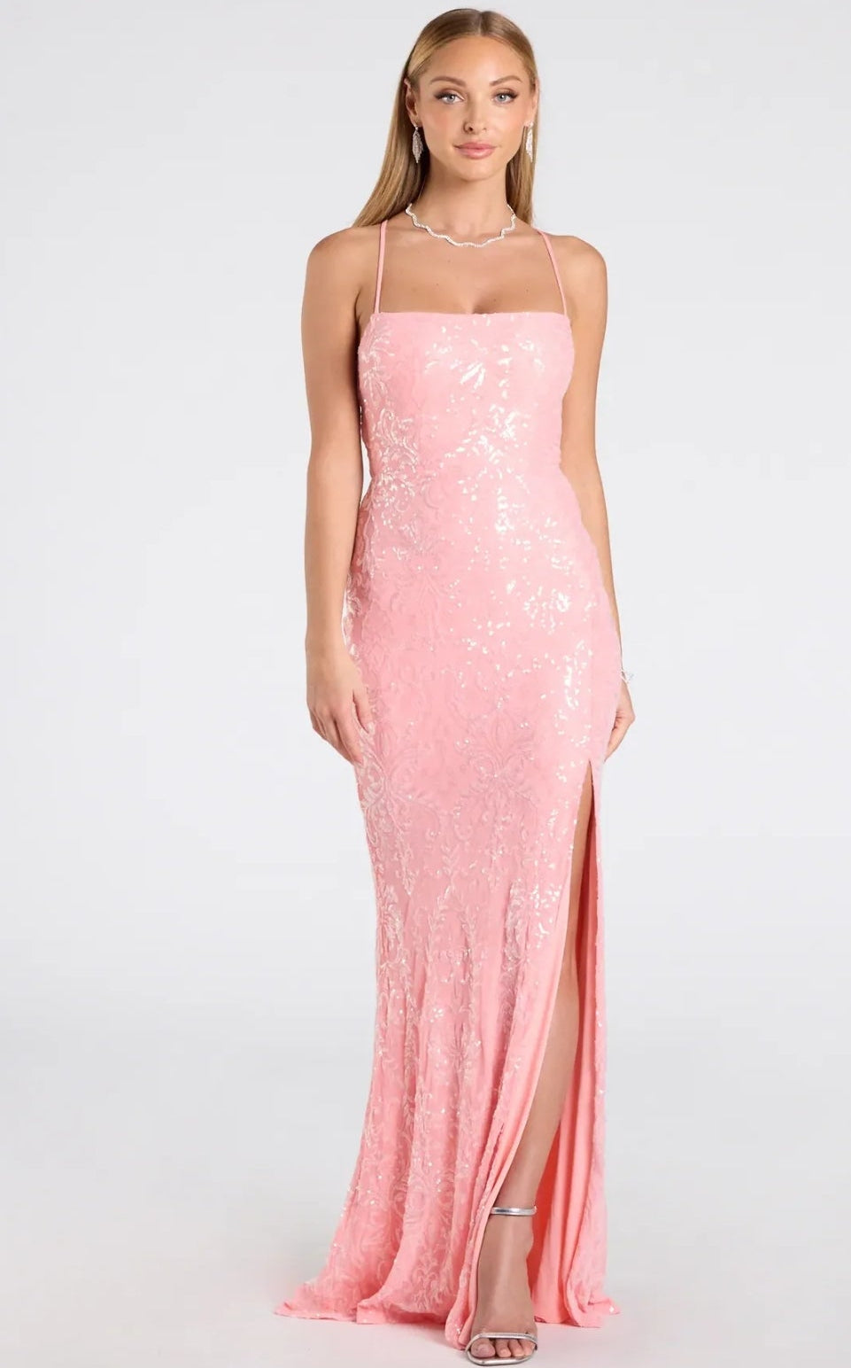 Vestido Mariah coral pastel lentejuelas con abertura lateral