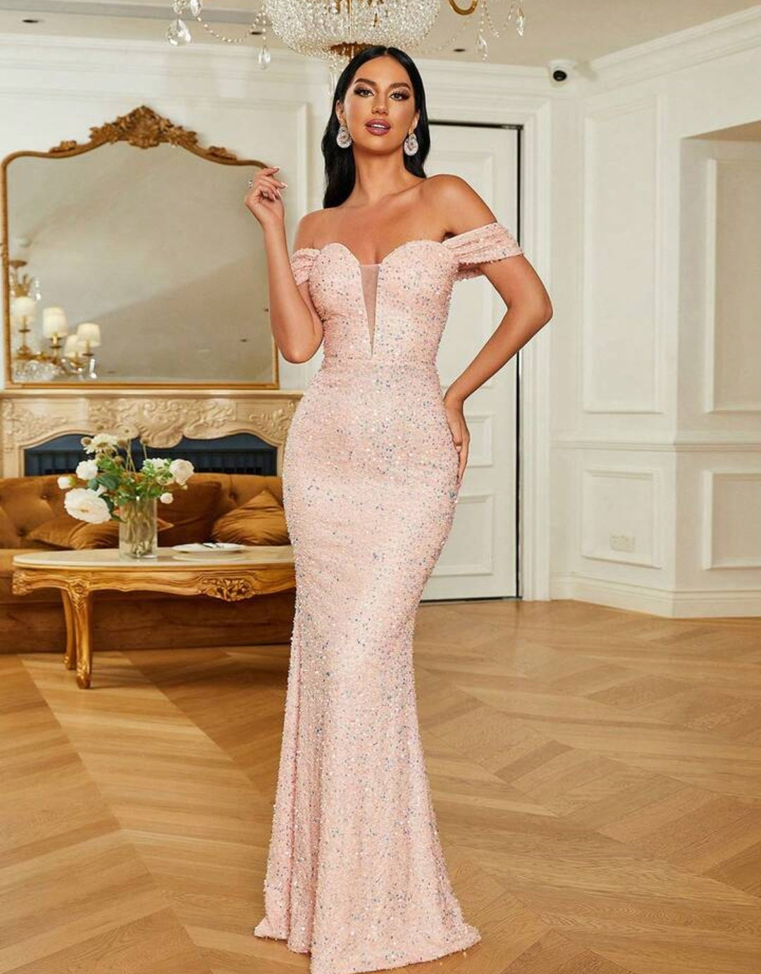 Vestido rosa nude con lentejuelas tornasol corte sirena