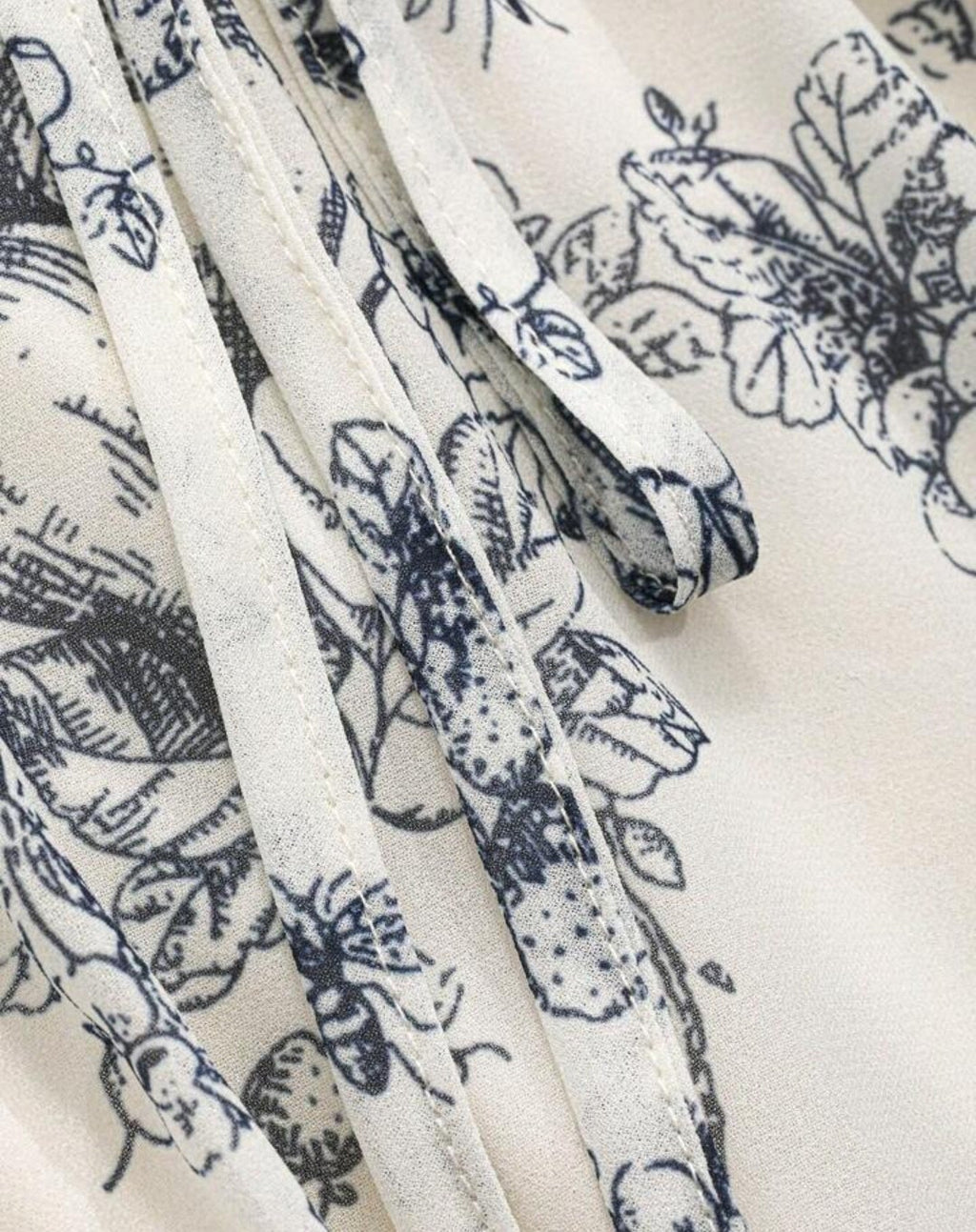 Vestido manga larga con estampado floral grisáceo
