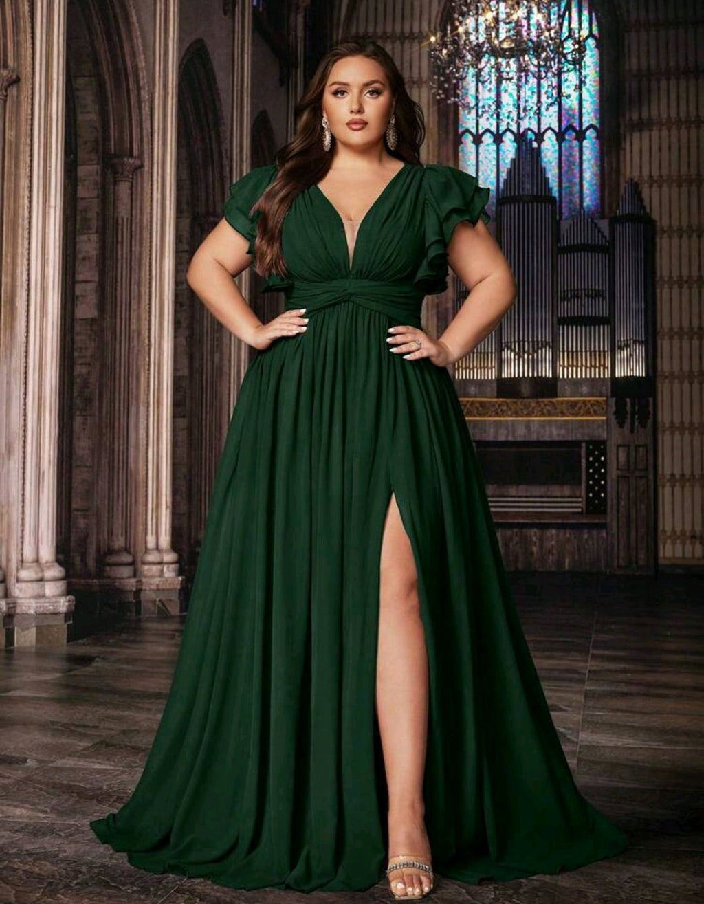 Vestido verde esmeralda corte A con abertura lateral