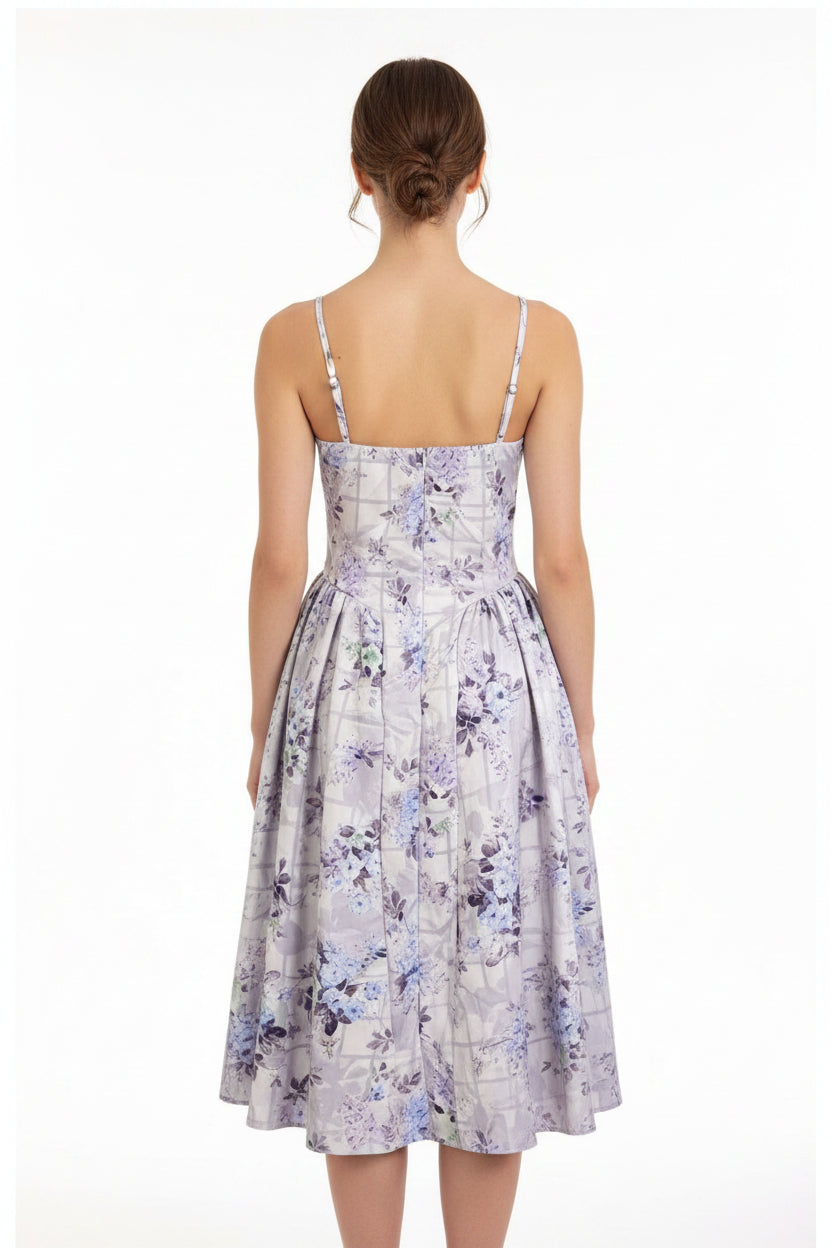 Vestido lila con estampado floral con escote corazón
