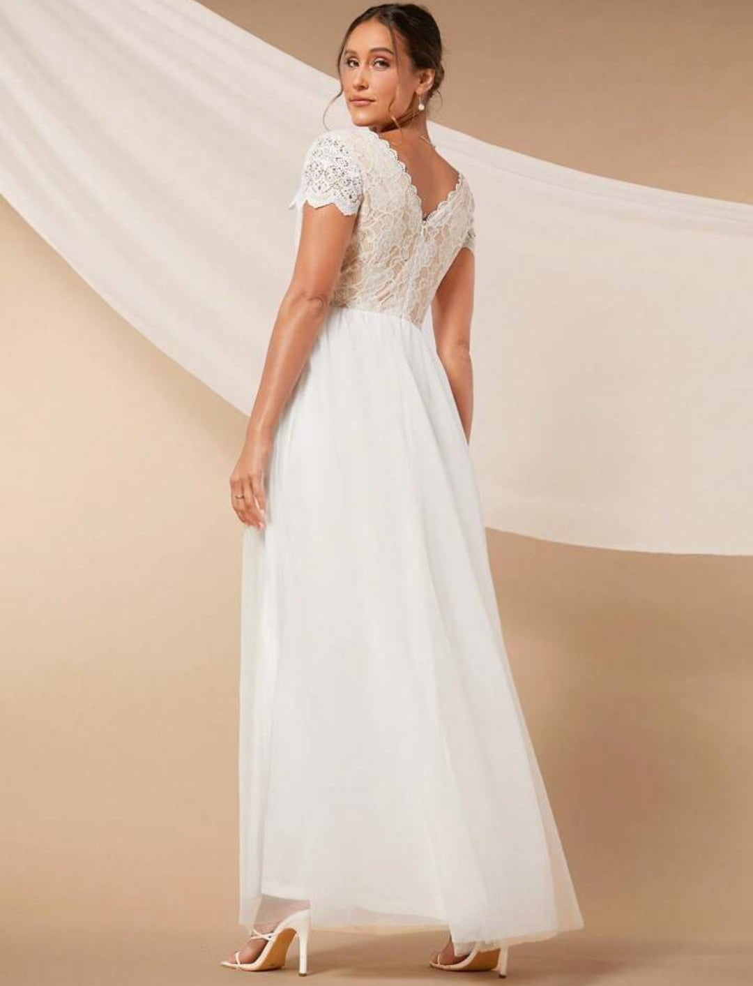 Vestido de Novia Imperial con Cuerpo de Encaje Chantilly