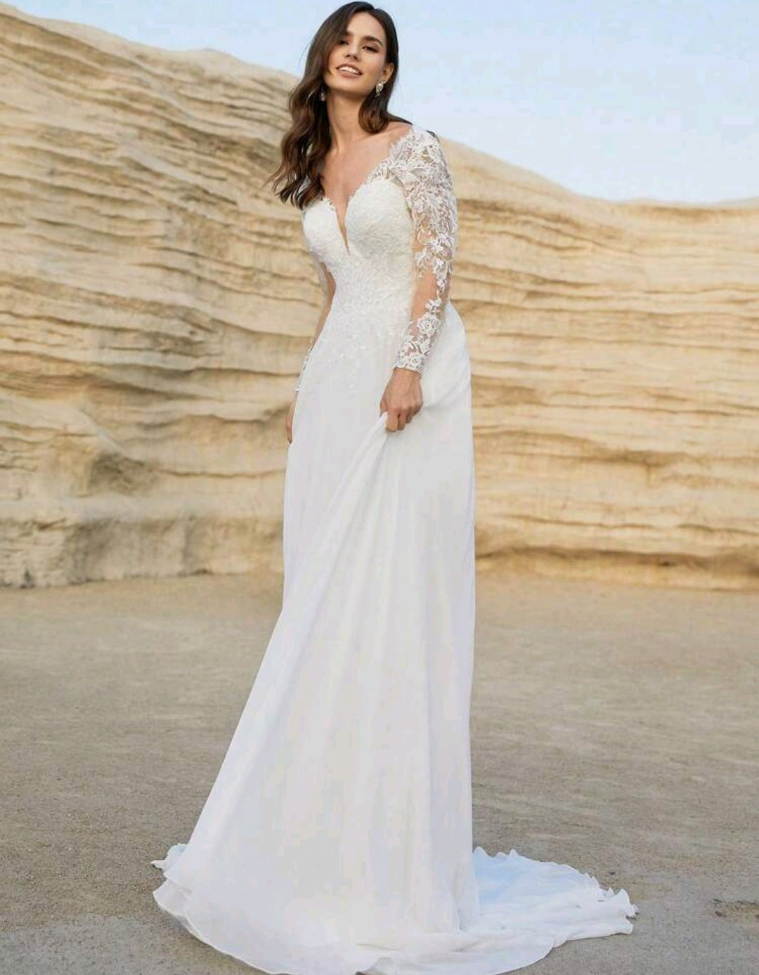 Vestido de Novia Aitana: Elegancia Bohemia en Encaje Ilusión