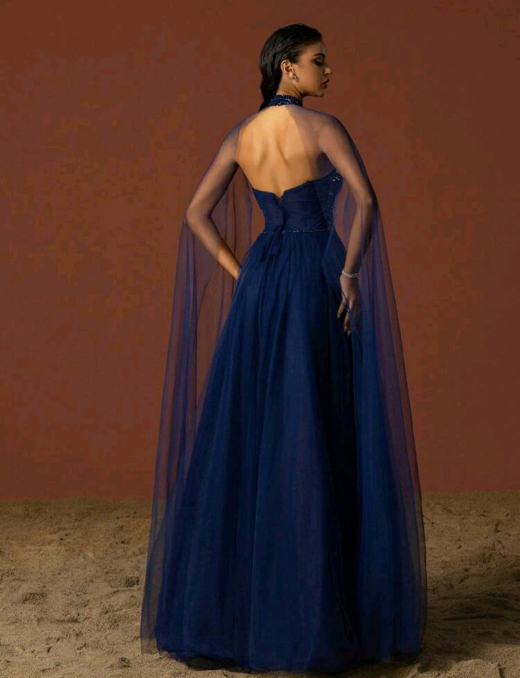 Vestido Zaira azul marino con pedrería y tul