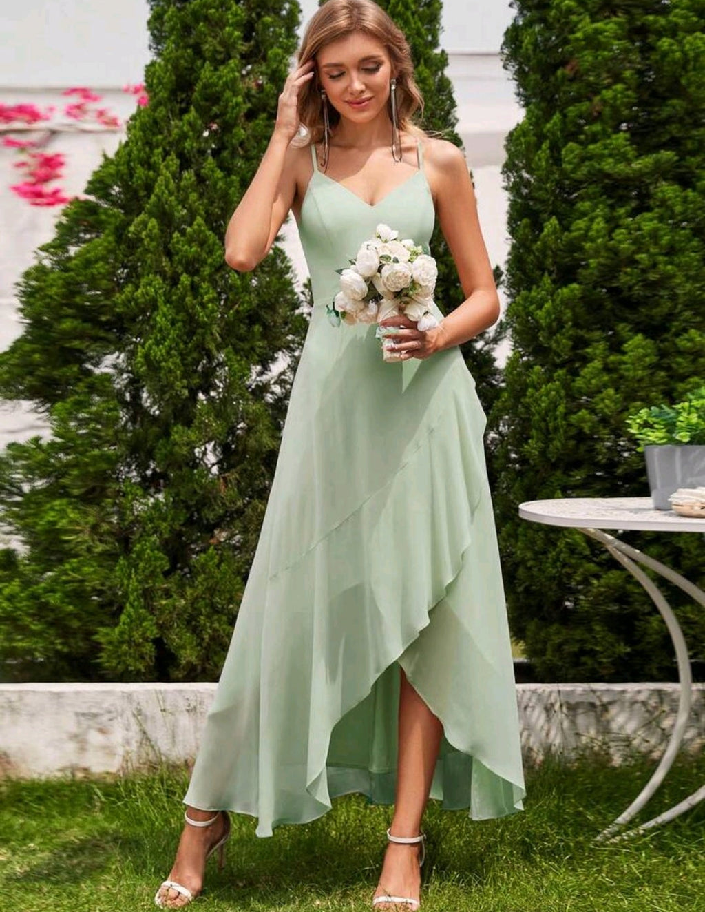 Vestido verde sage corte A con escote en V