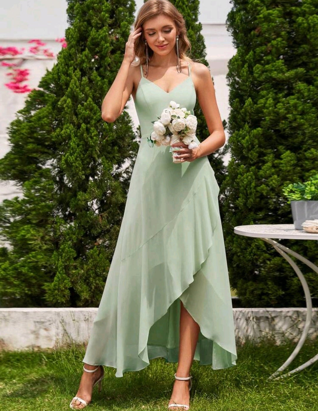 Vestido verde sage corte A con escote en V