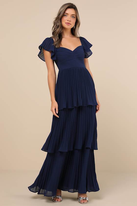 Vestido azul marino plisado de capas manga corta