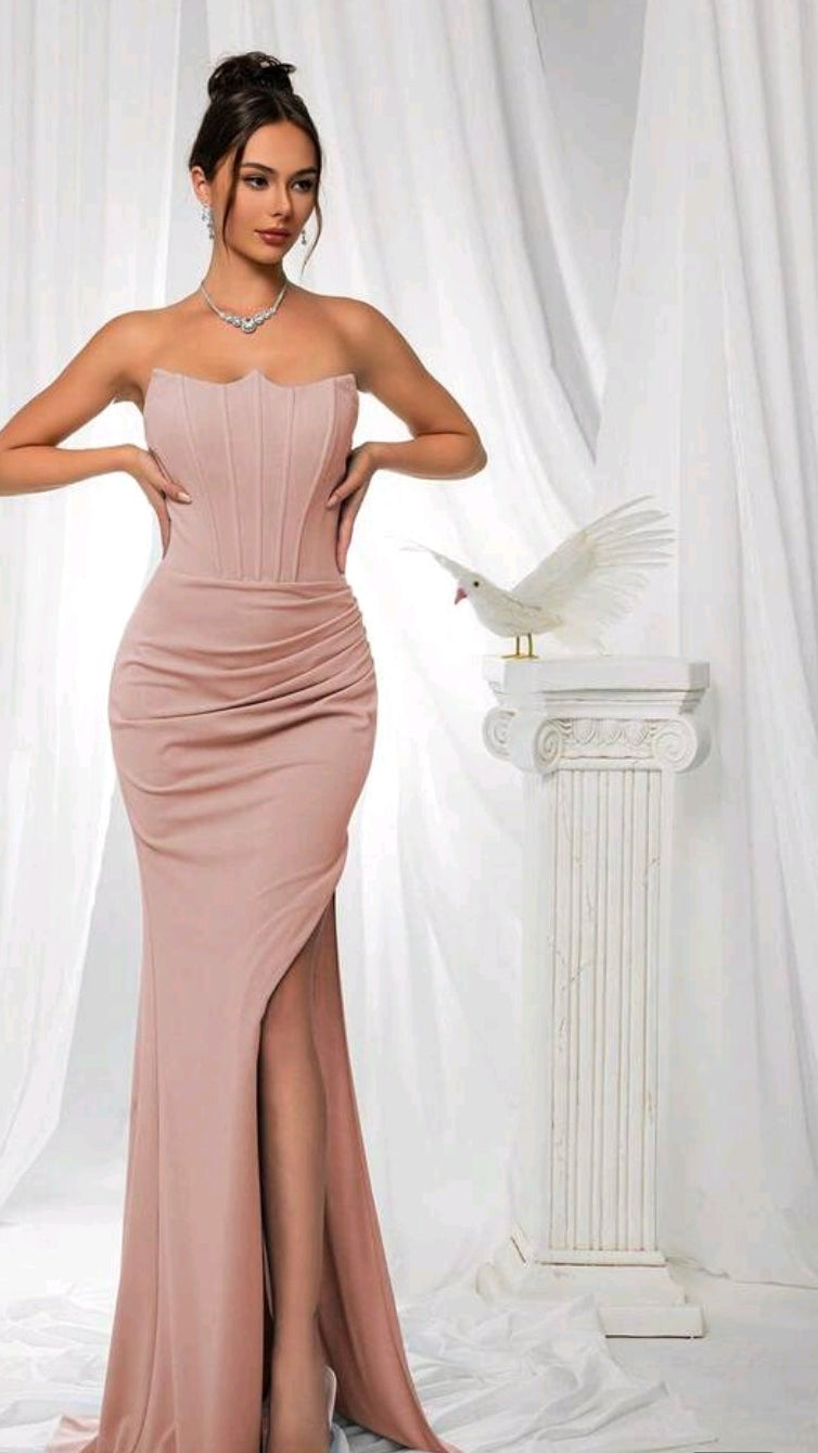 Vestido palo rosa straple con corsé