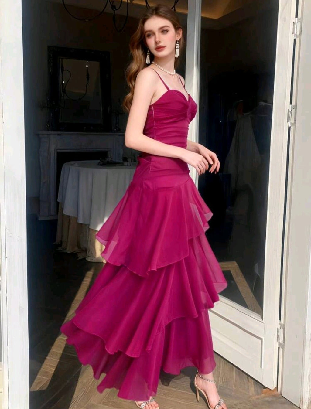 Vestido hot pink falda capas tirante delgado