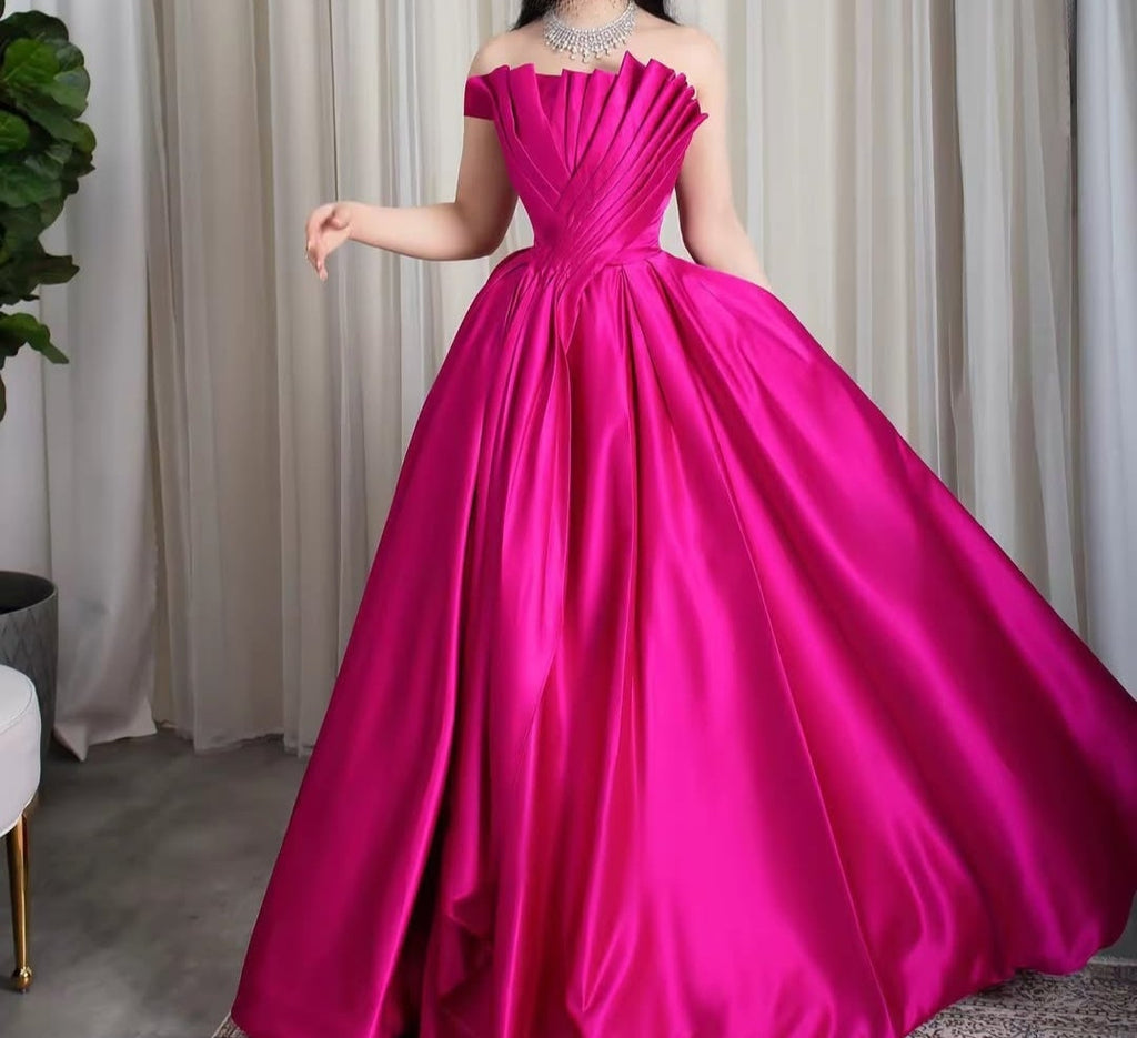 Vestido 15 años fucsia straple con poco volumen