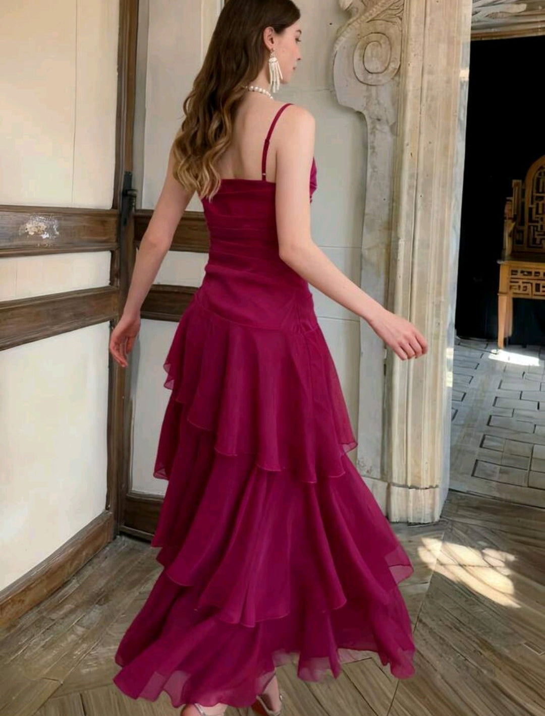 Vestido hot pink falda capas tirante delgado