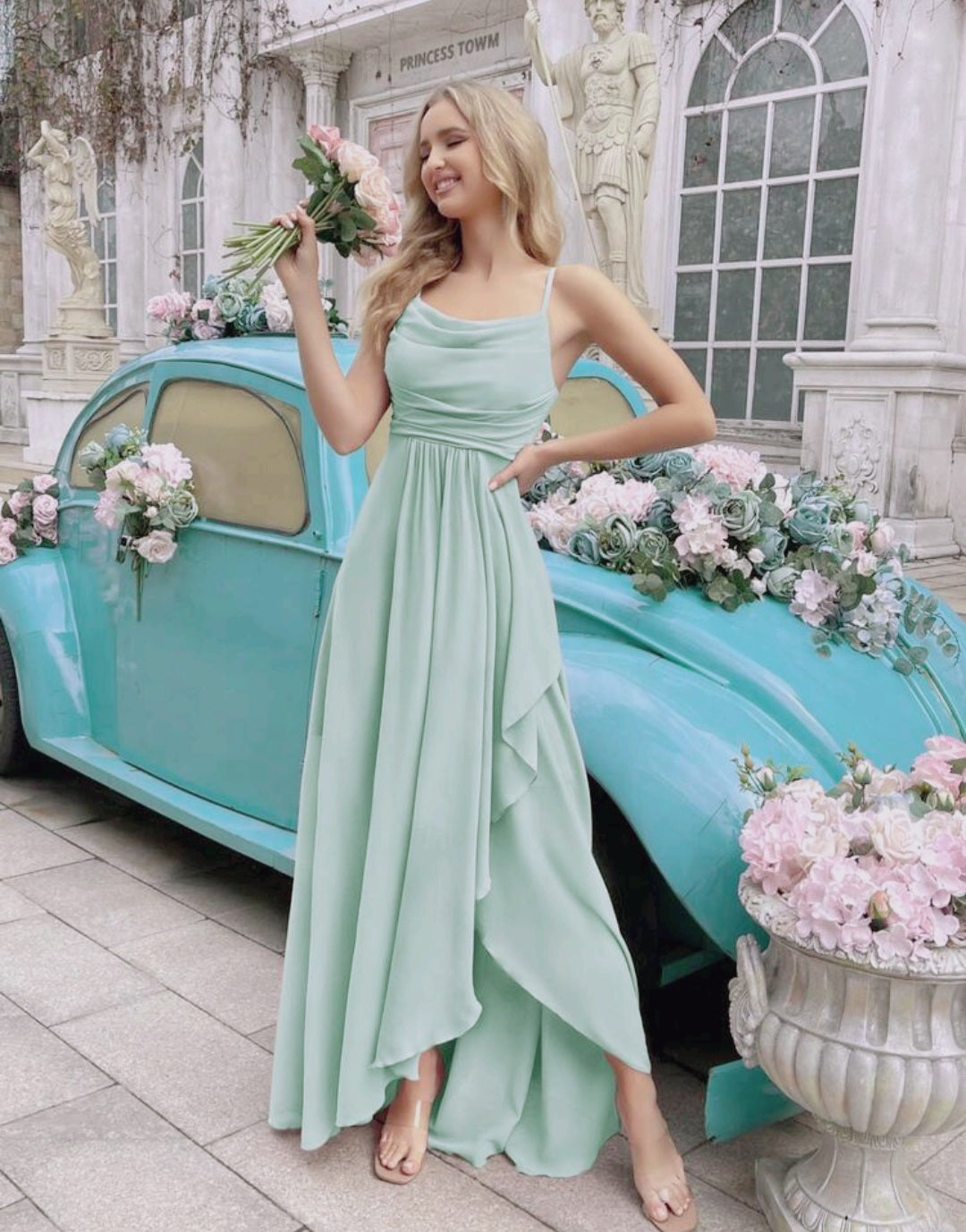 Vestido aqua claro corte A con tirantes delgados