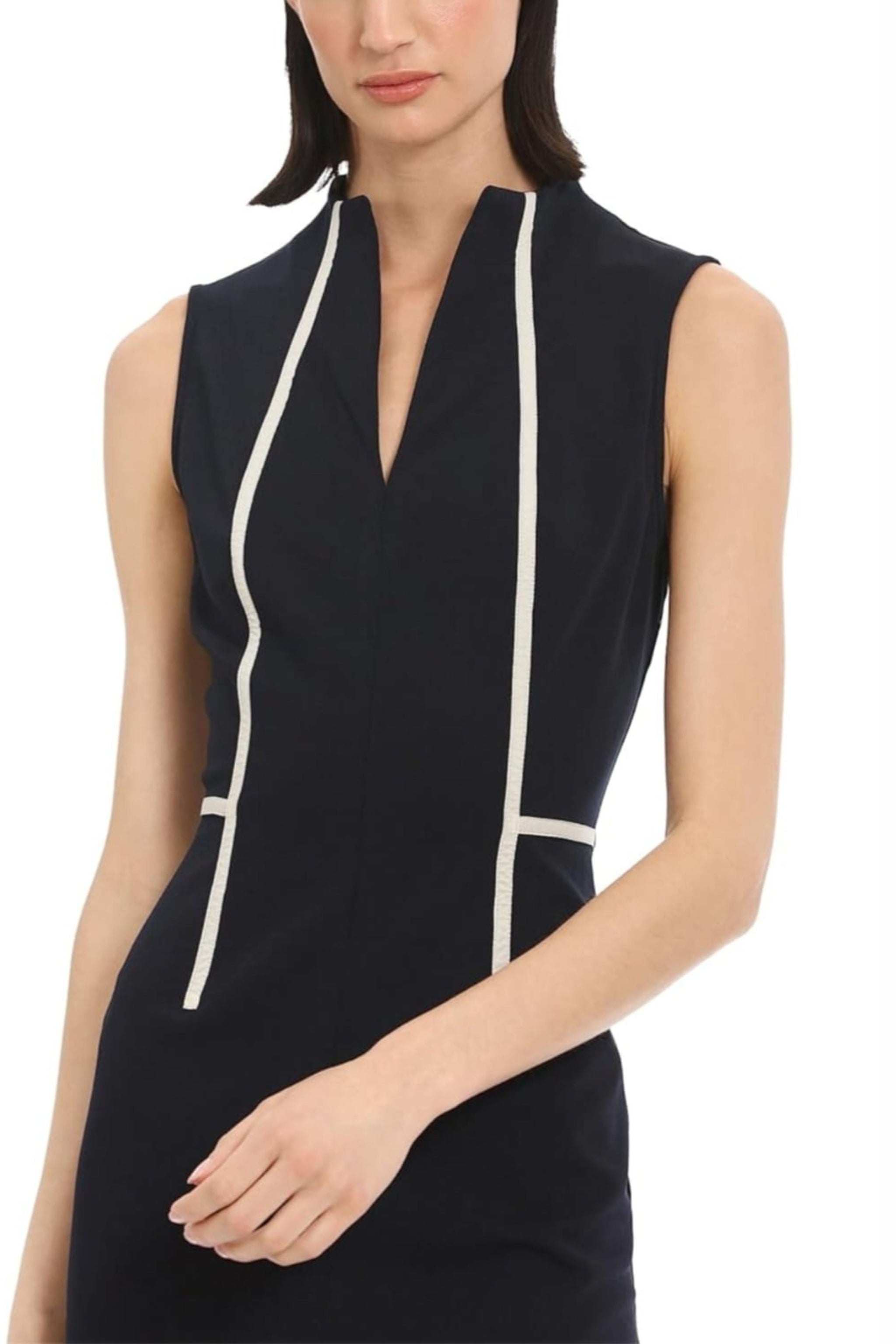Vestido azul oscuro sin manga formal midi
