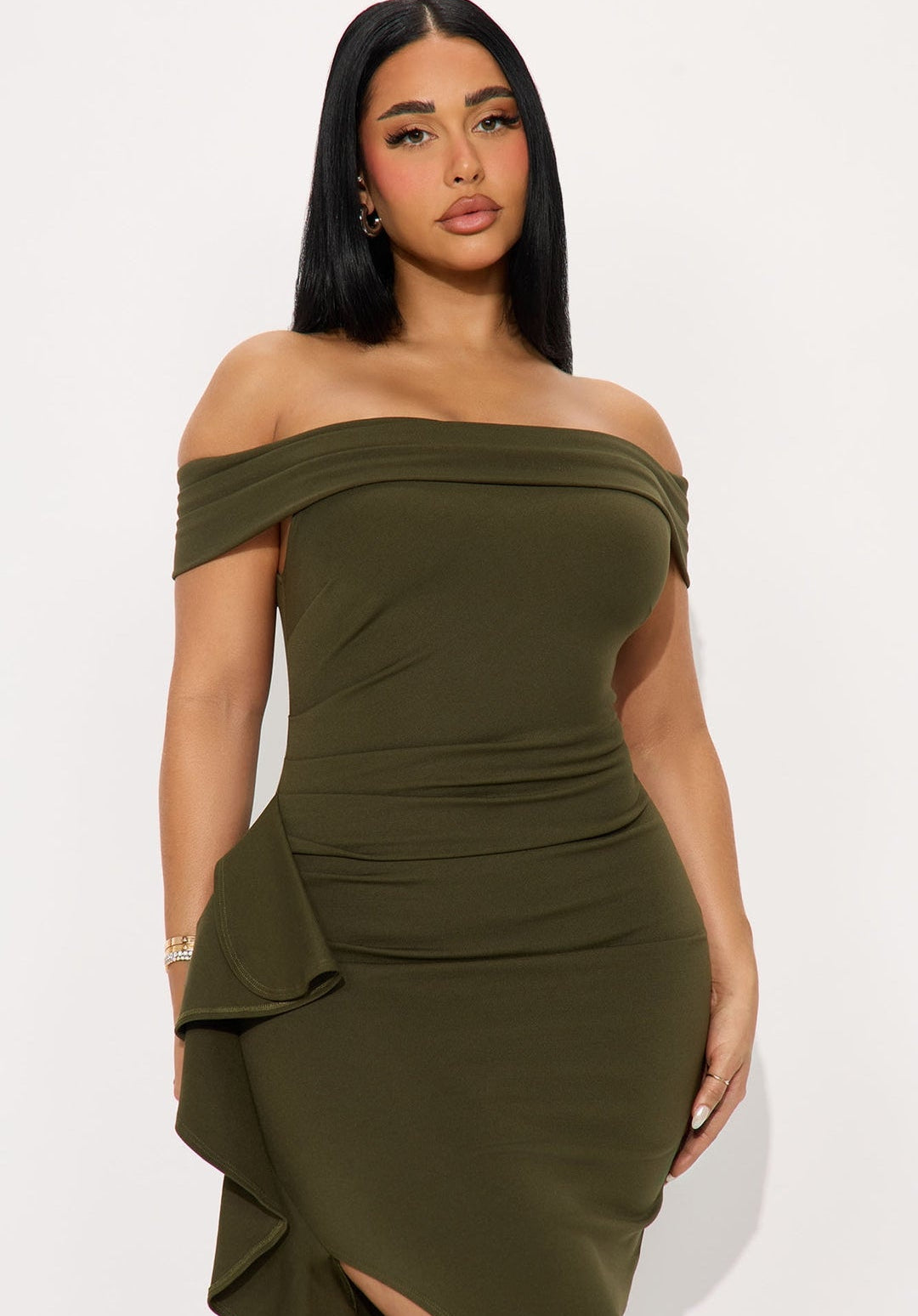 Vestido midi verde oliva off-the-shoulder