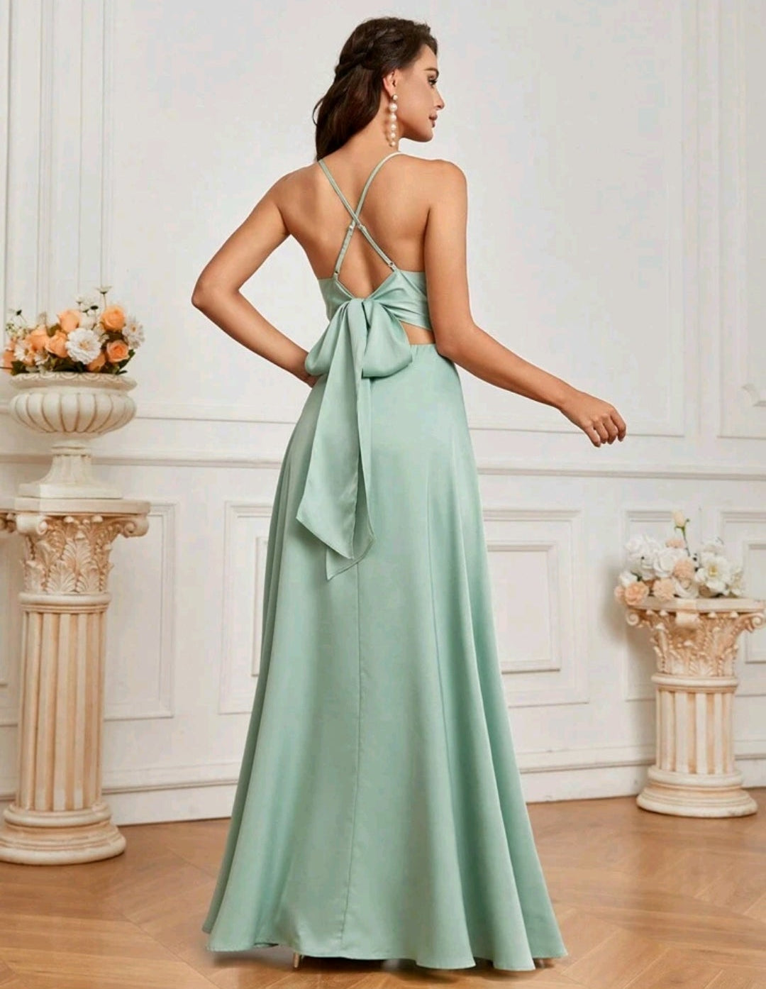 Vestido verde sage corte A espalda semi abierta