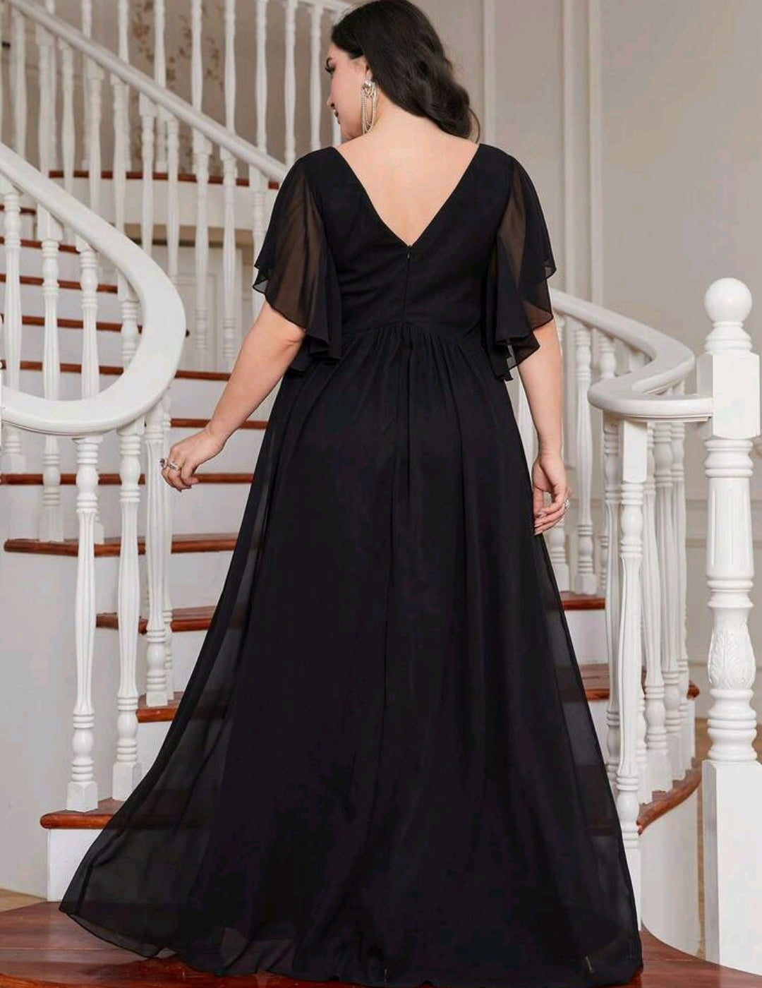 Vestido negro con lentejuelas plateadas manga corta