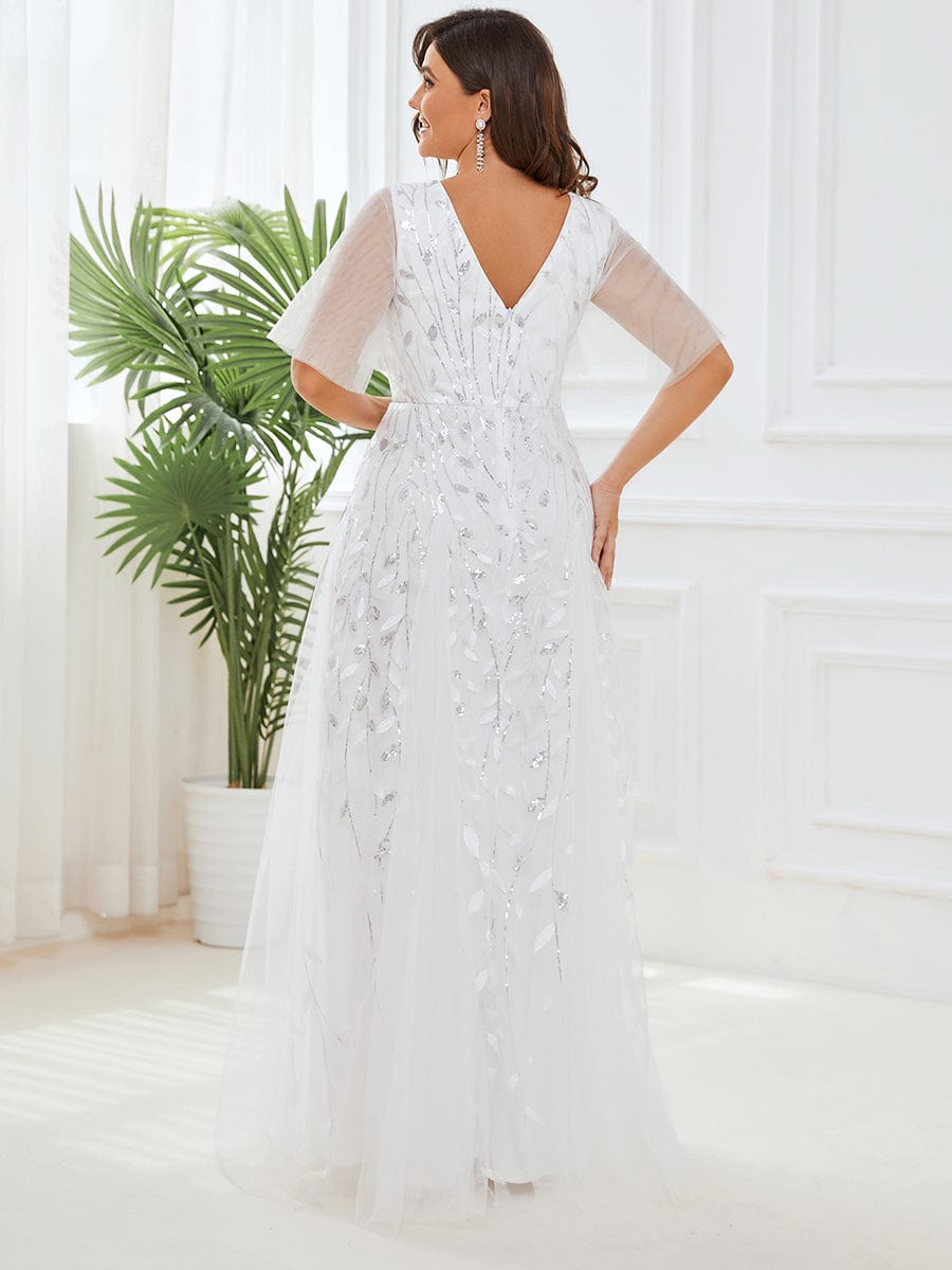 Vestido blanco con lentejuelas plateadas con escote en V