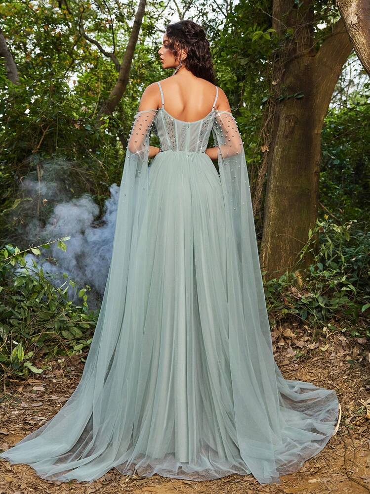 Vestido verde sage con transparencia manga capa de  tul