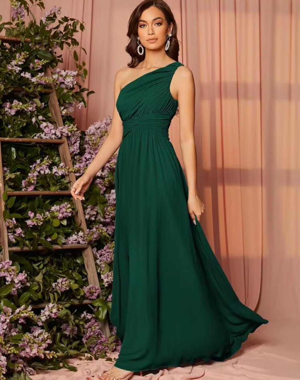 Vestido verde oscuro de una manga corte A