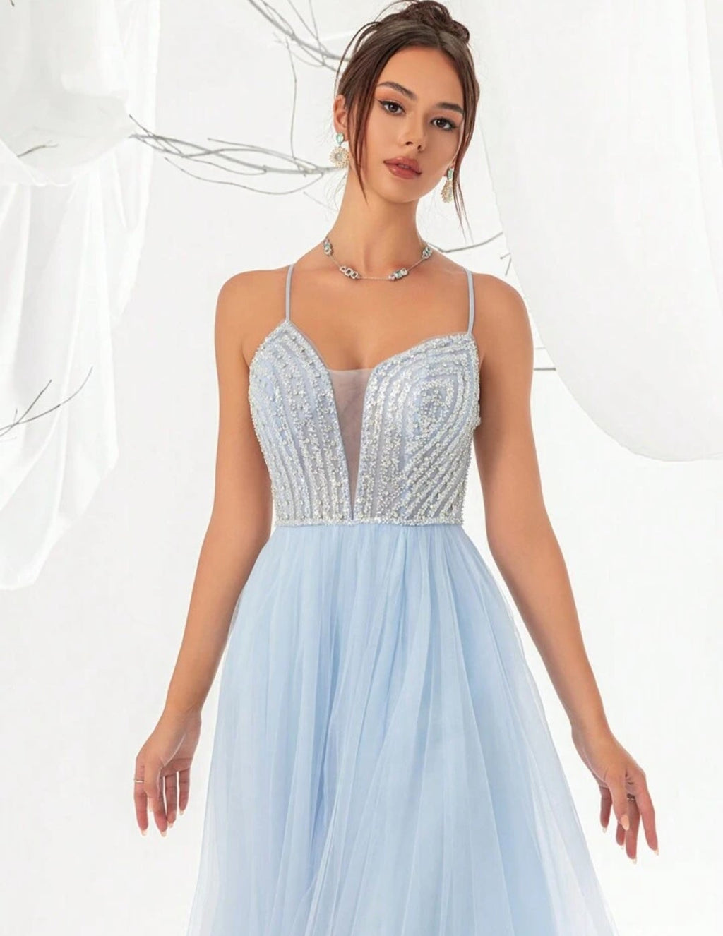 Vestido Rosalie celeste bordado pedrería plateada