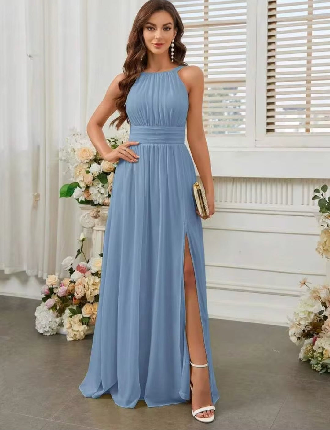Vestido dusty blue corte A con abertura lateral