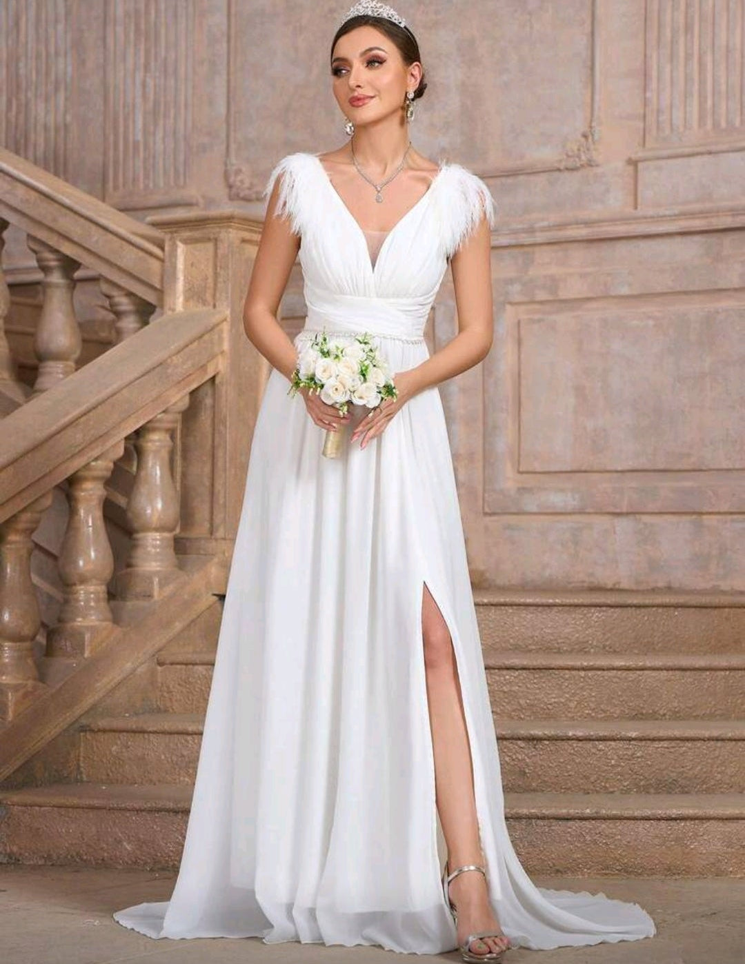 Vestido de Novia "Gala Imperial" con Detalles de Plumas