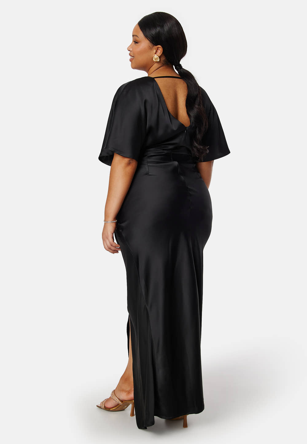 Vestido negro satinado manga corta