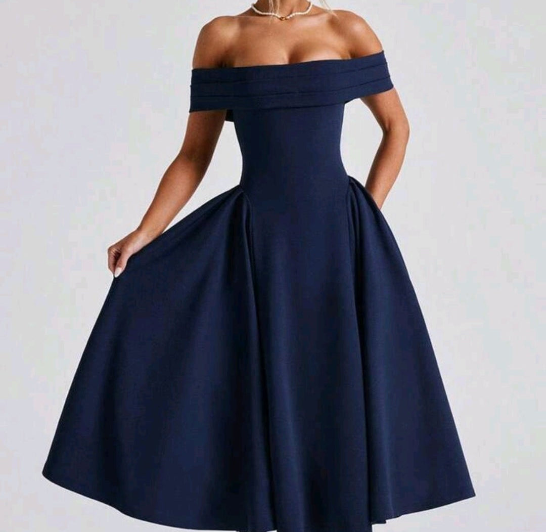 Vestido midi azul marino straple corte A