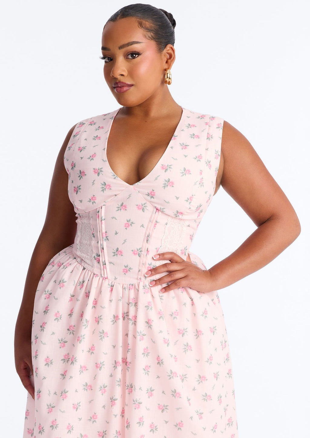 Vestido casual rosa con flores rosas pequeñas