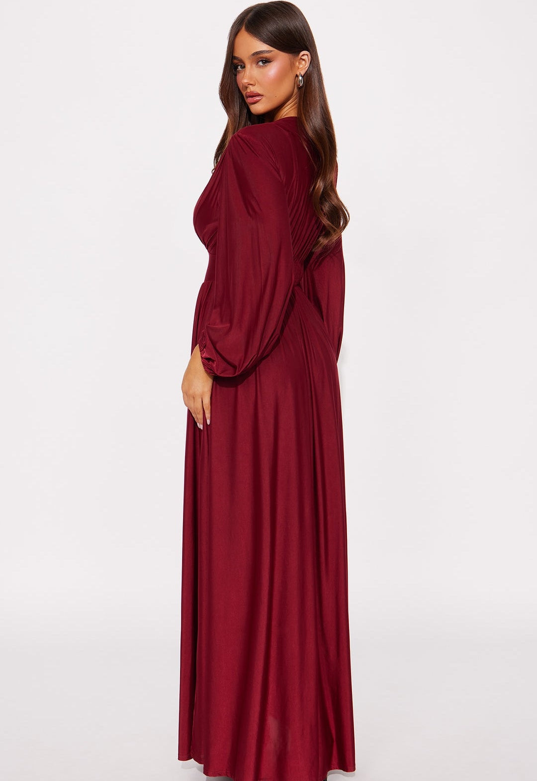 Vestido vino con escote pronunciado en V