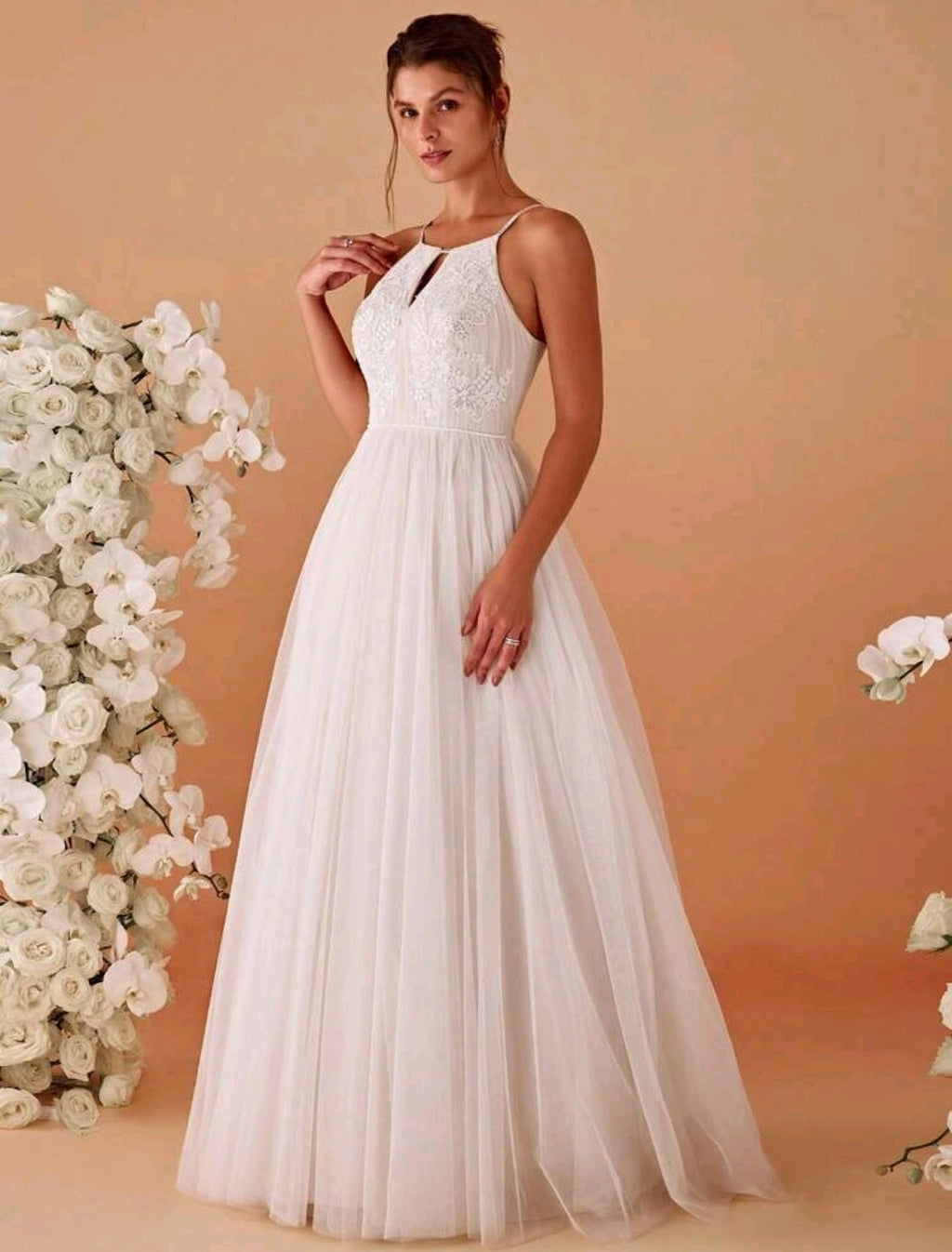 Vestido de Novia Romántico en Tul con Corpiño de Encaje y Escote Halter Keyhole